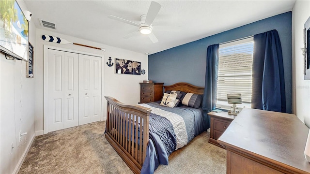 carpeted bedroom featuring ceiling fan and a closet