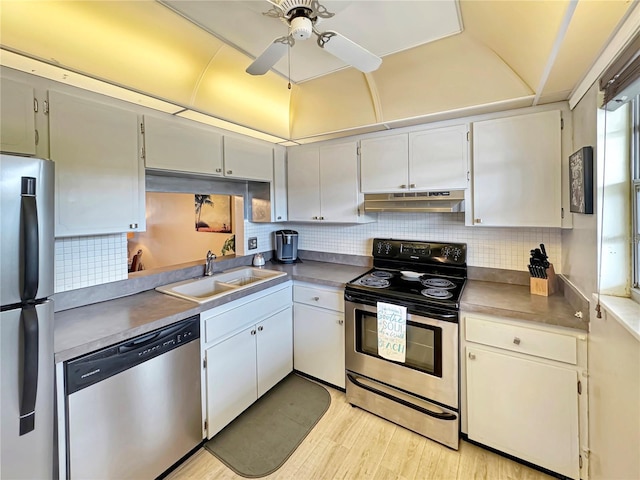 kitchen featuring backsplash, stainless steel appliances, ceiling fan, sink, and white cabinets