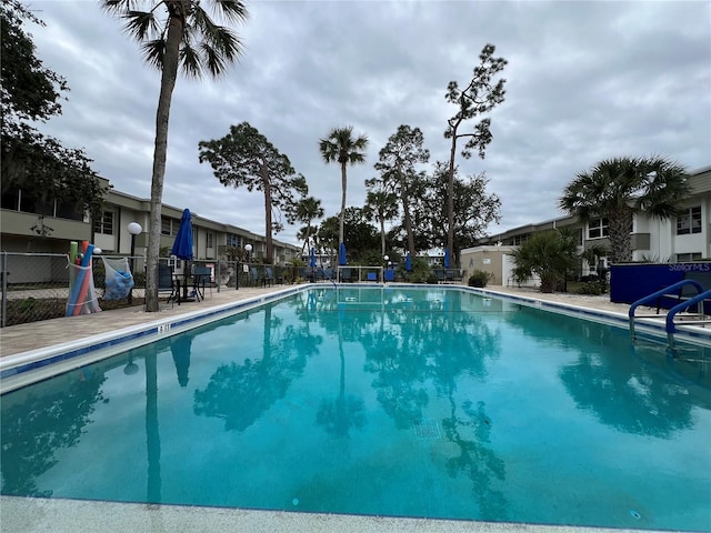 view of swimming pool