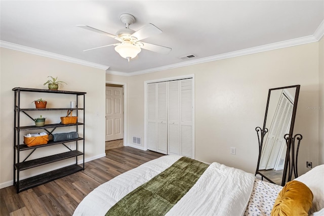 bedroom with ornamental molding, ceiling fan, and dark hardwood / wood-style flooring