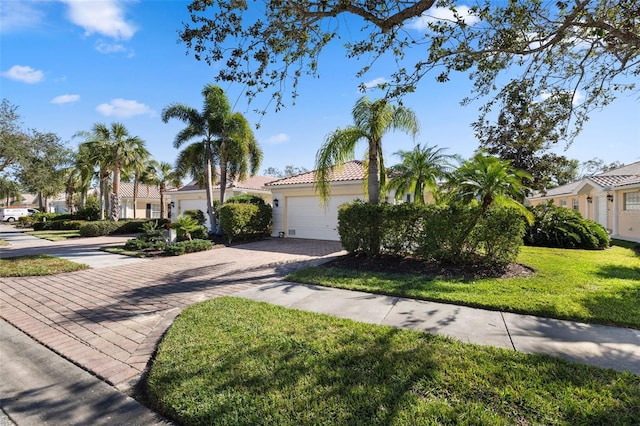 view of front facade featuring a front yard and a garage