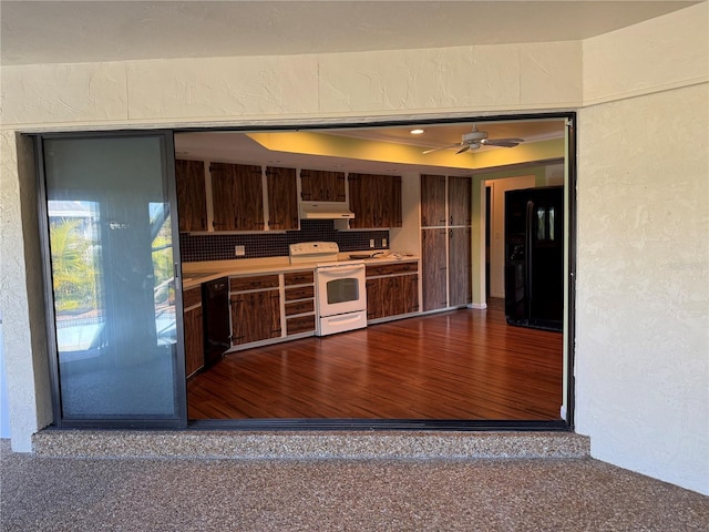 kitchen with tasteful backsplash, ceiling fan, and black appliances