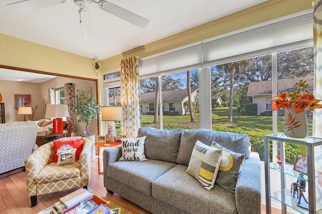 sunroom with ceiling fan