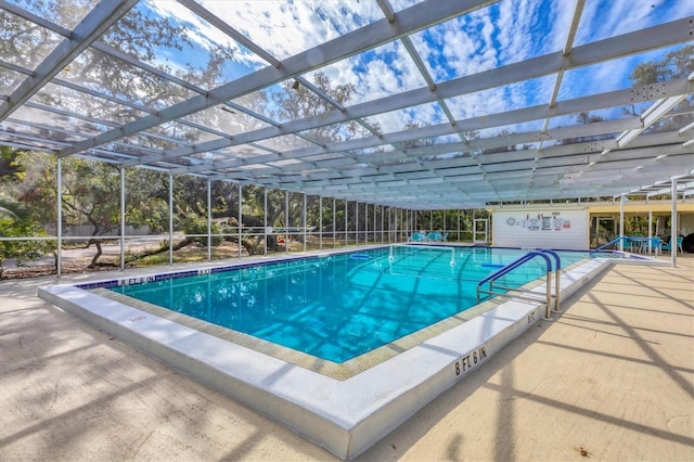 view of swimming pool featuring a patio