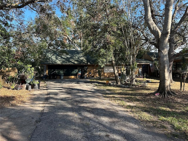 view of front facade featuring a carport