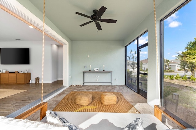 sunroom with ceiling fan