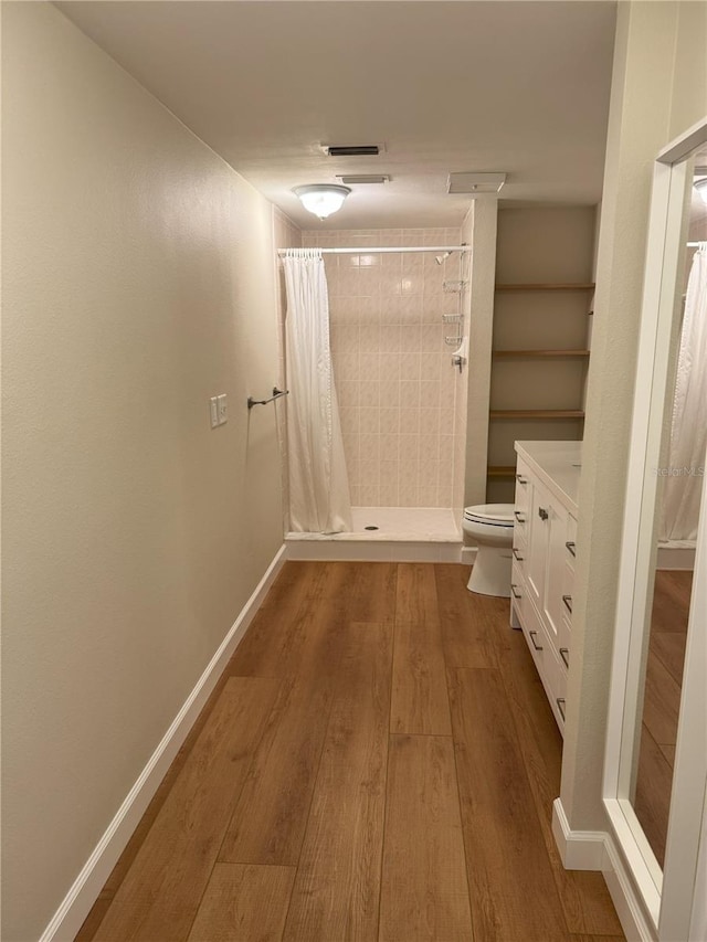 corridor with light hardwood / wood-style floors