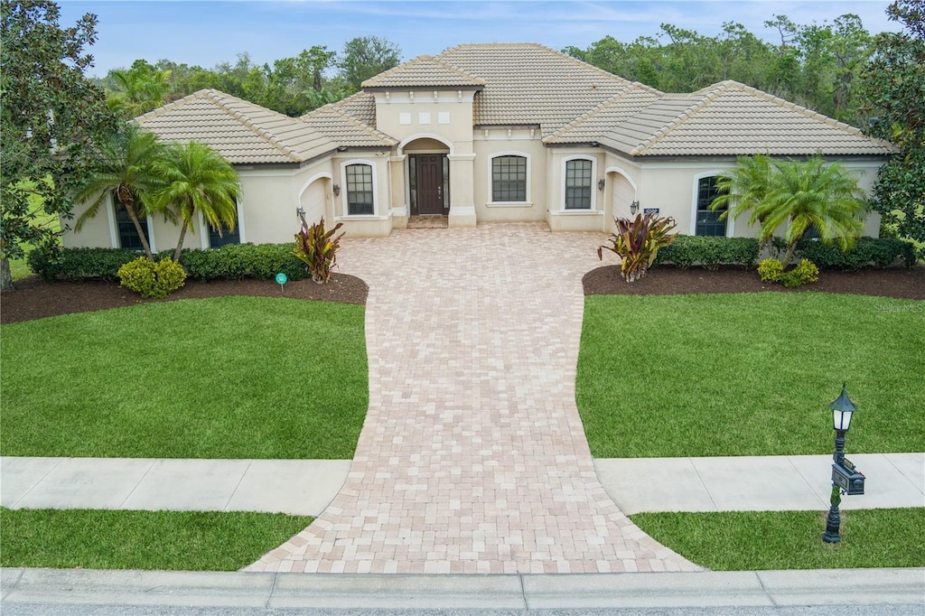 view of front of home with a front lawn