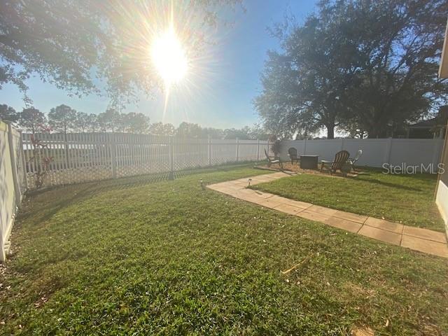 view of yard featuring a patio area