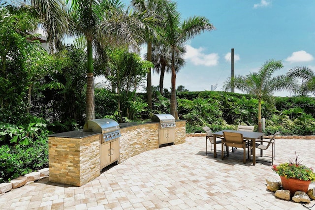 view of patio featuring an outdoor kitchen and area for grilling