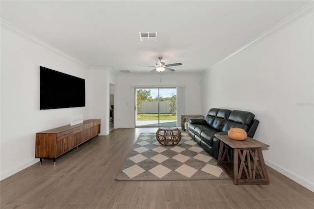 living room featuring ceiling fan, crown molding, and wood-type flooring