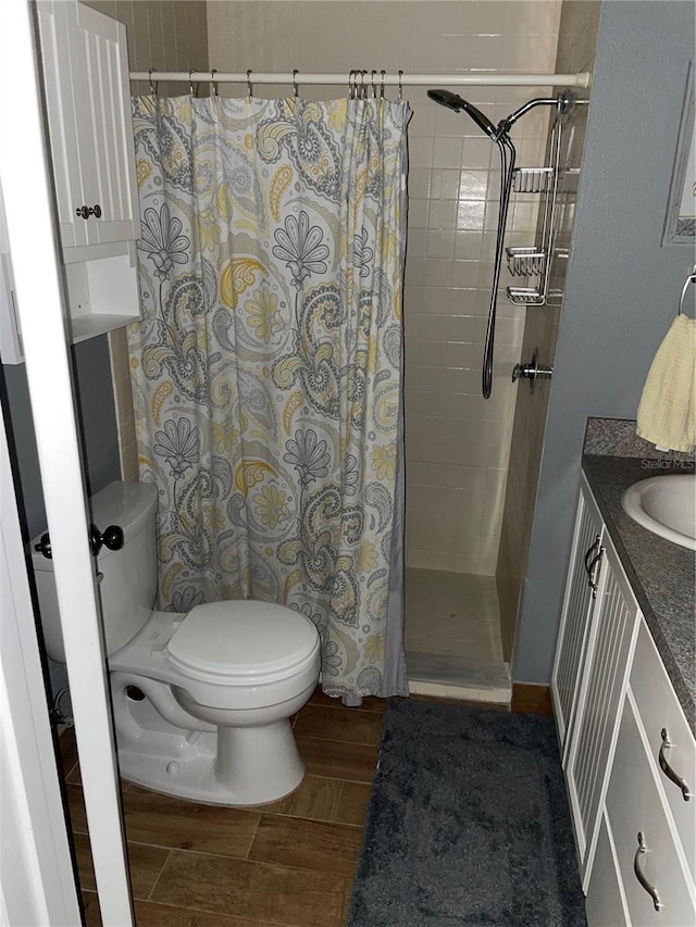 bathroom with vanity, toilet, and curtained shower