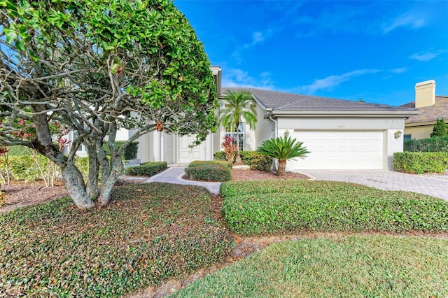 view of front facade featuring a garage and a front yard