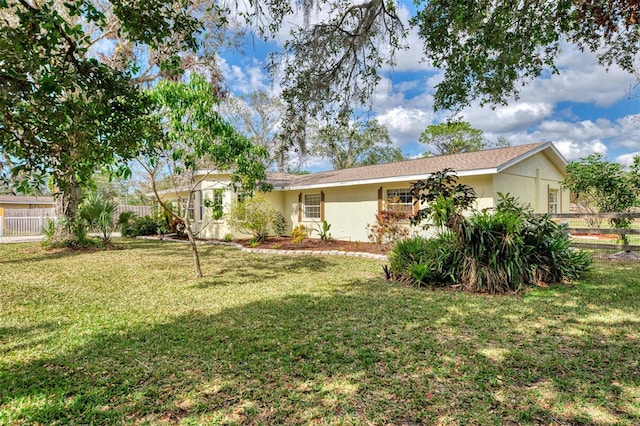 view of front of house featuring a front yard