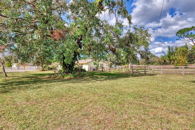 view of yard featuring a rural view