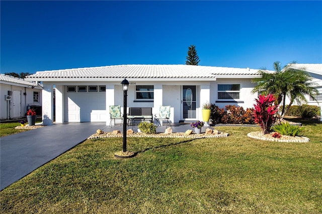 view of front of property featuring a front yard and a garage