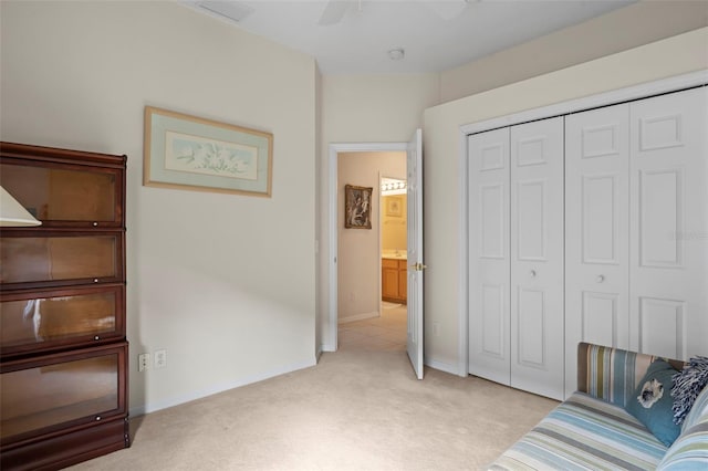 living area featuring light carpet and ceiling fan