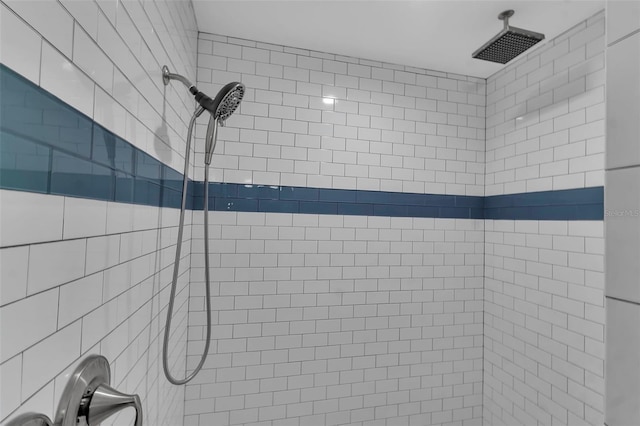 bathroom featuring tiled shower