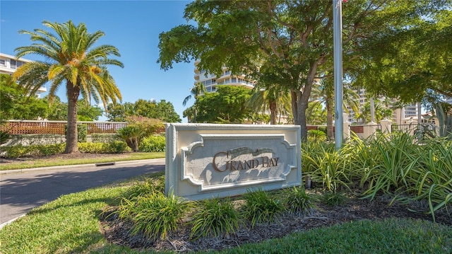 view of community / neighborhood sign