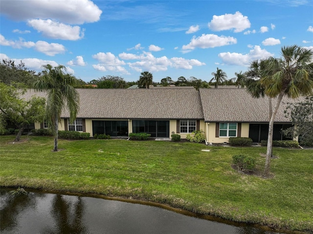 ranch-style home featuring a front lawn