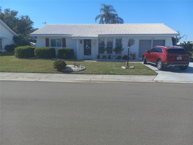 view of front of home featuring a front yard and a garage