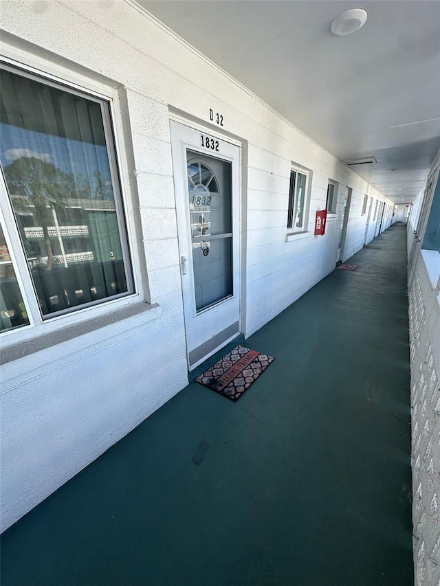 property entrance featuring a porch