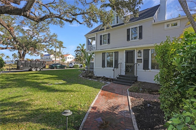 view of front of home featuring a front yard