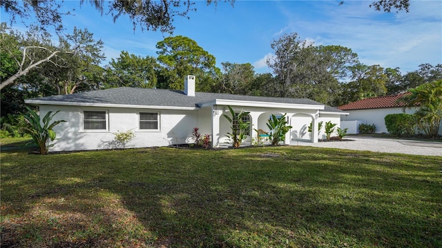 view of front facade featuring a front lawn