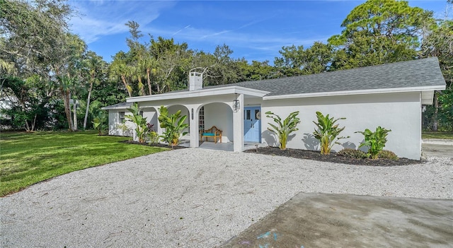 single story home with a front yard