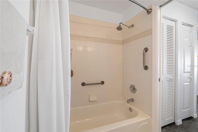 bathroom with shower / tub combo