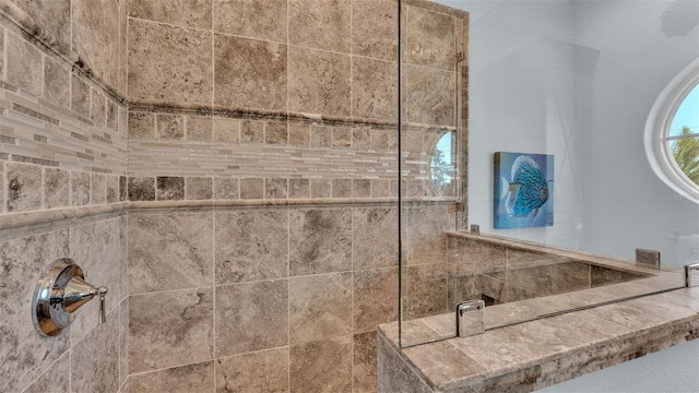 interior details with a tile shower