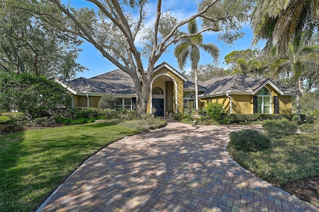 view of front of house with a front lawn