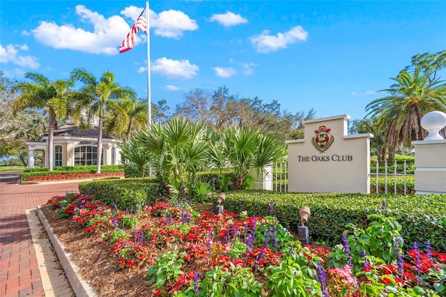 view of community / neighborhood sign