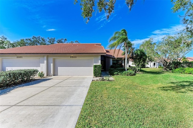 view of front of home featuring a front yard and a garage