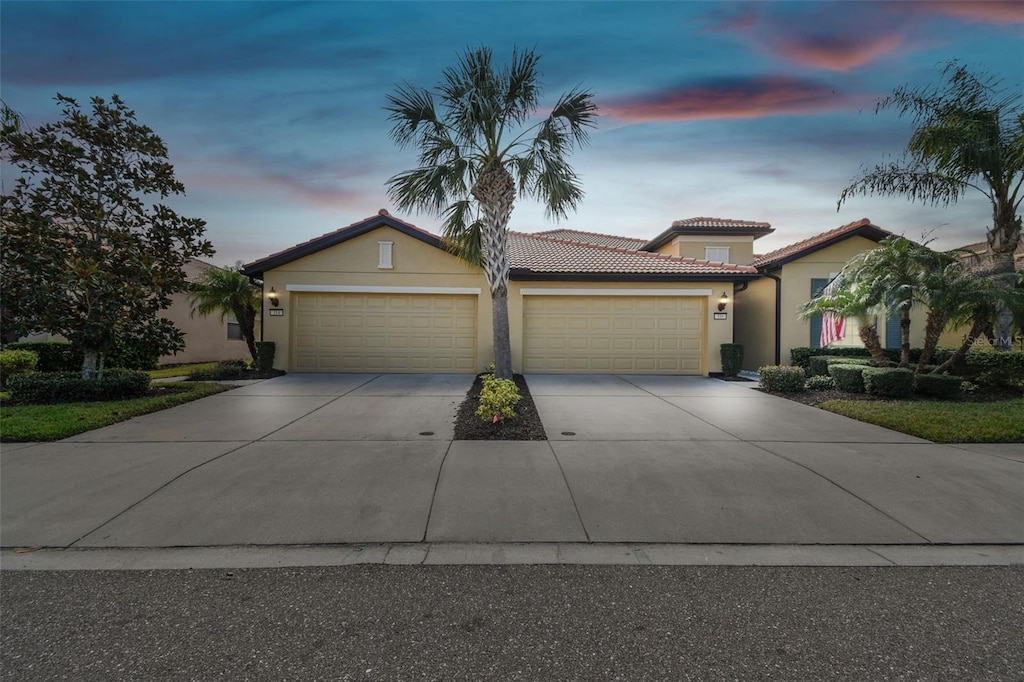 view of front facade with a garage