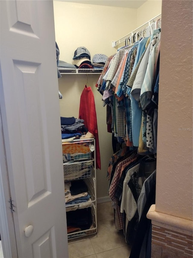 spacious closet featuring light tile patterned floors