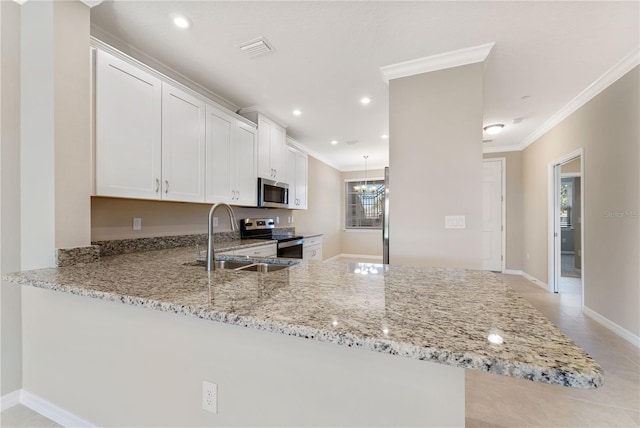 kitchen featuring kitchen peninsula, sink, stainless steel appliances, ornamental molding, and white cabinets