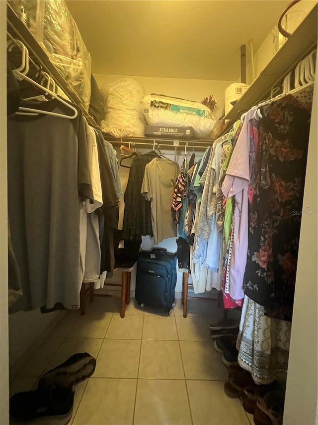 walk in closet featuring light tile patterned floors