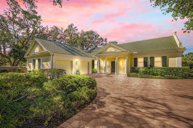 view of front facade with a garage