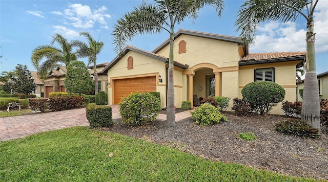 view of front facade featuring a garage