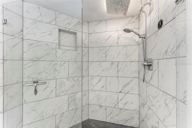 bathroom featuring tiled shower