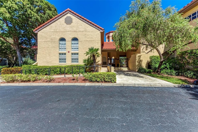 view of mediterranean / spanish-style home