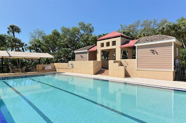 view of swimming pool