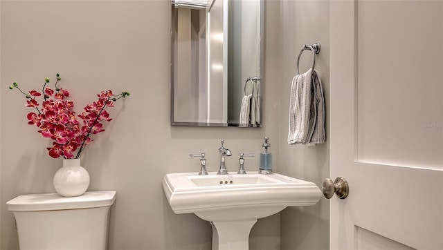 bathroom featuring toilet and sink