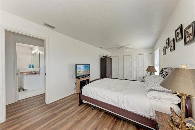 bedroom with ceiling fan, a closet, wood-type flooring, and a textured ceiling