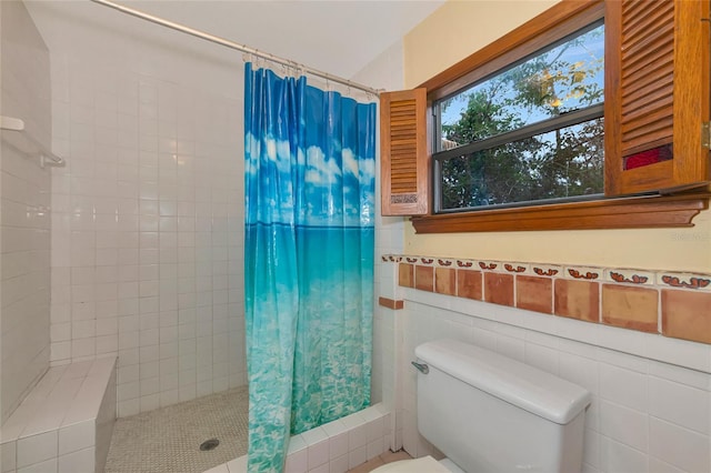 bathroom featuring toilet and a shower with shower curtain