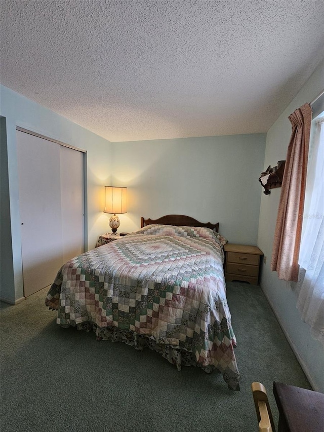 bedroom featuring carpet, a textured ceiling, and a closet