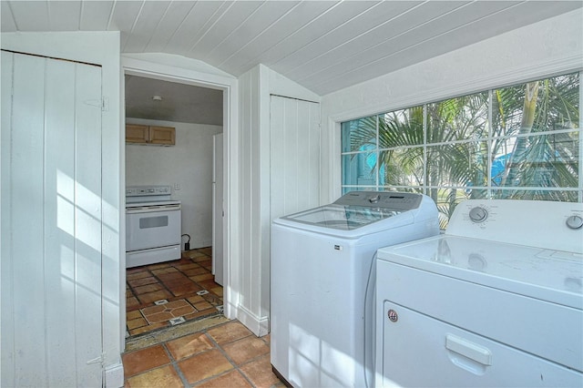 clothes washing area with washing machine and clothes dryer