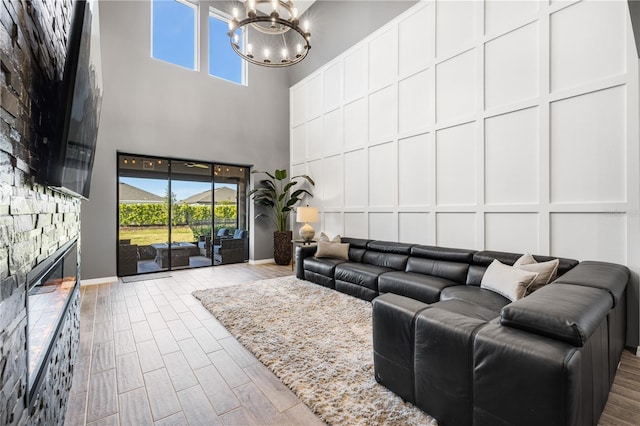 living room featuring an inviting chandelier and a towering ceiling