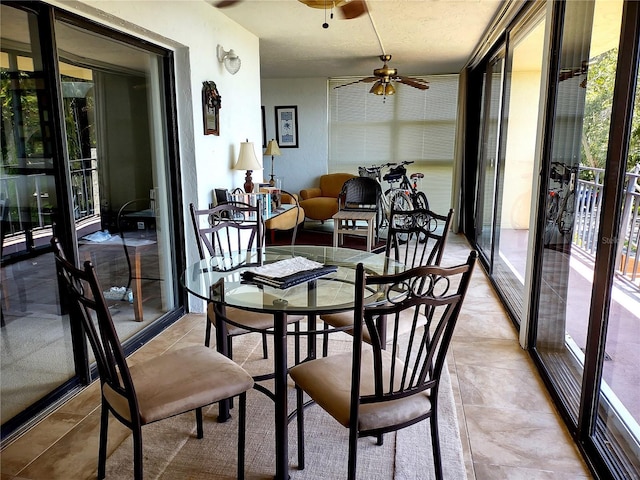 sunroom with ceiling fan